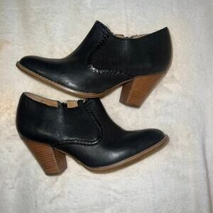 Jack rogers kyle booties in black size 7.5